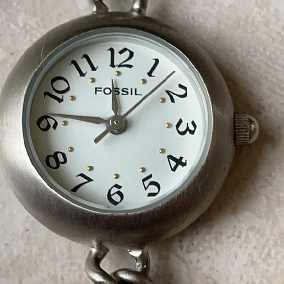 New! Fossil Quartz Silver Watch w/ box Fossil | Accessories | New Fossil Lady Wbox Es223 | Poshmark main image 2